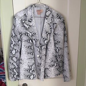 Chic Snake Print Blazer